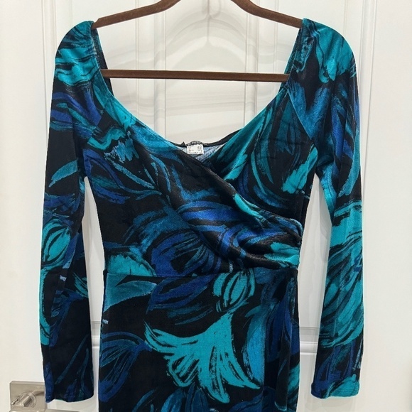 VENUS Dresses & Skirts - Venus Velvet-like party Dress Size S. Never worn! Blue/blk/green